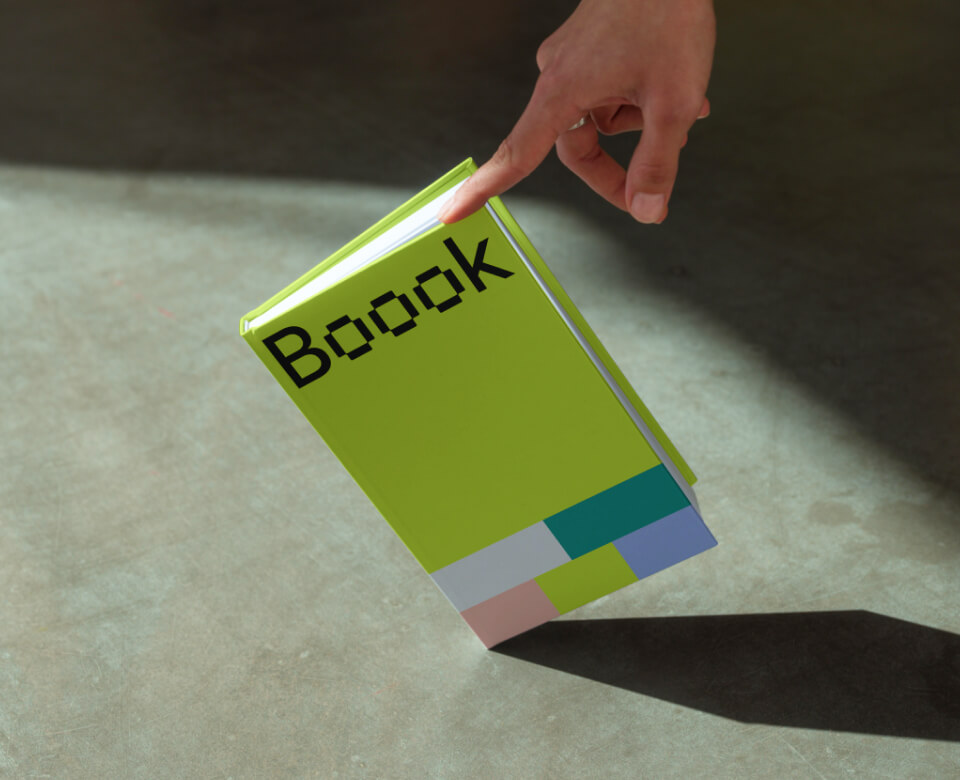 mockup livro tocado com os dedos