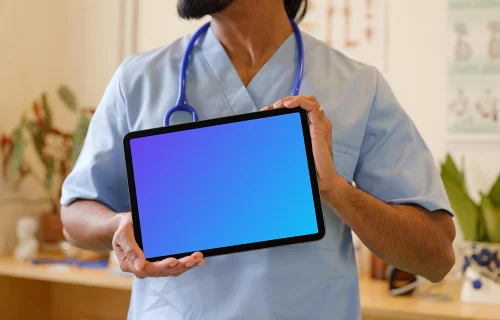 Médico segurando um tablet mockup
