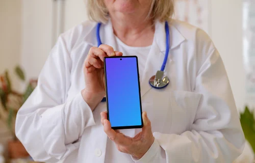 Médica segurando um Google Pixel 6 mockup