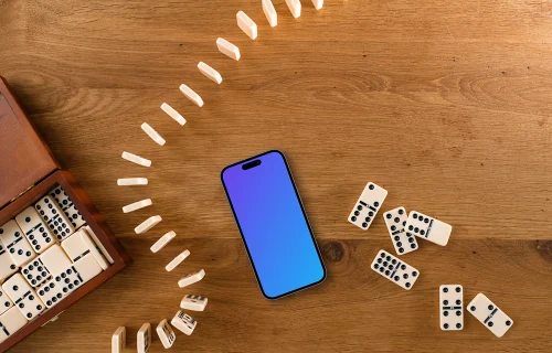 iPhone mockup no meio de um dominó