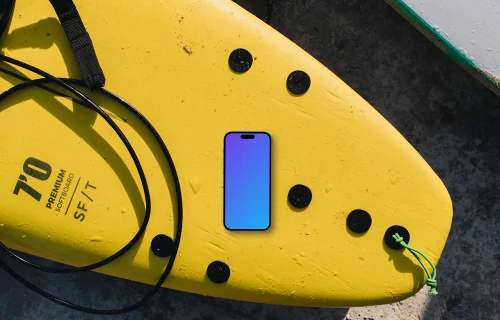 iPhone mockup na prancha de surfe