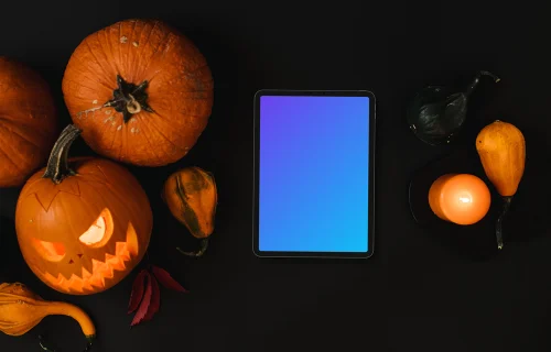 Abóbora de Halloween mockup com um tablet e velas