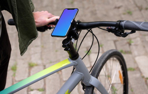 Sentado em uma bicicleta com iPhone Pro 11 mockup em montagem de bicicleta