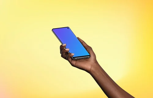 Mulher com Samsung Galaxy S10 mockup (Perspectiva - Gradiente 1)