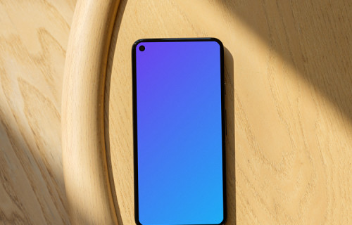 Pixel 5 em uma mesa de madeira
