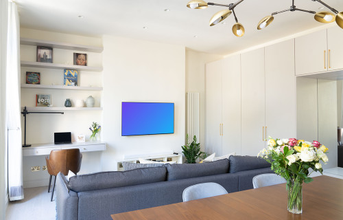 Televisão inteligente mockup pendurada em uma parede em um apartamento moderno